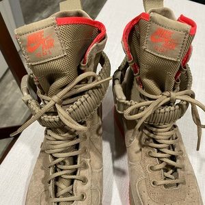 Nike Air SF AF 1 tan/orange Size: 9.5